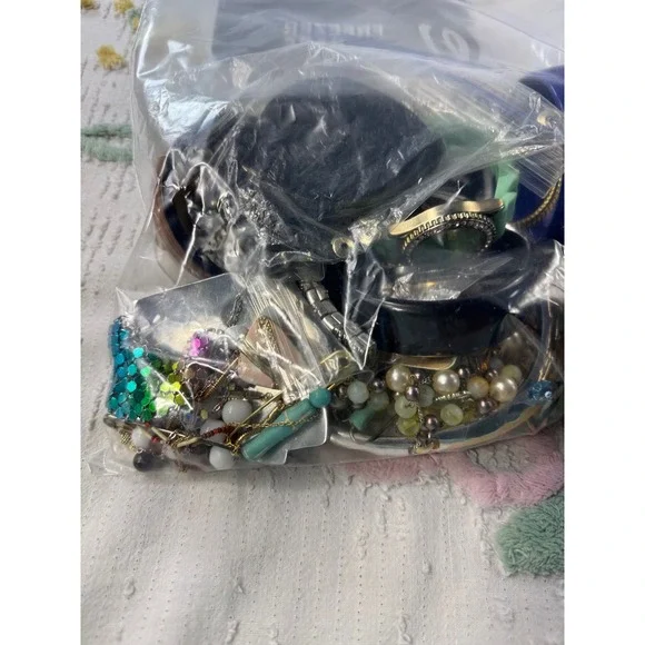 Vintage Modern Costume Jewelry Lot 1lb 14oz Watches Necklaces Bracelets Mixed - Picture 6 of 9